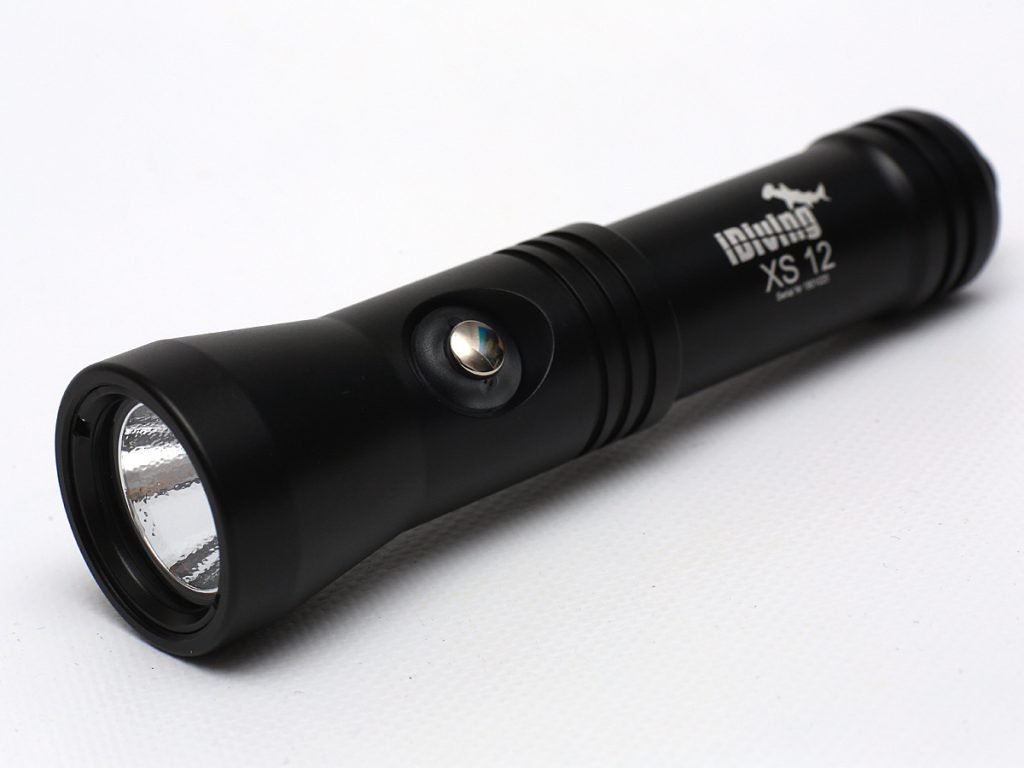 PROFESSIONAL DIVING LIGHTS XS12, linterna de buceo muy compacta y potente